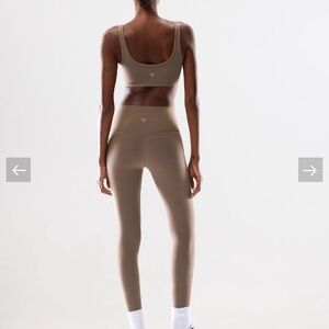 Aritzia- Butter Cheeky Hi-Rise 26” leggings